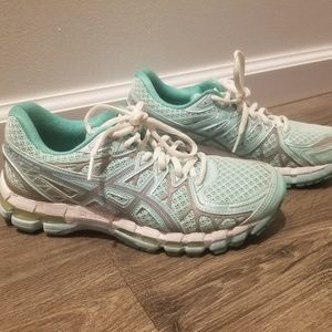 Women's size 8 Asics